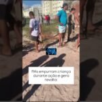 Policial militar empurra menino no chão durante ação de despejo na Bahia ! O fato gerou indignação ! Policial militar empurra menino no chão durante ação de despejo na Bahia ! O fato gerou indignação !