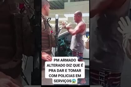 Policial armado surta em Salvador na Bahia ! Após bater boca com colegas de farda o praça entrou no seu carro e foi embora. Policial armado surta em Salvador na Bahia ! Após bater boca com colegas de farda o praça entrou no seu carro e foi embora.
