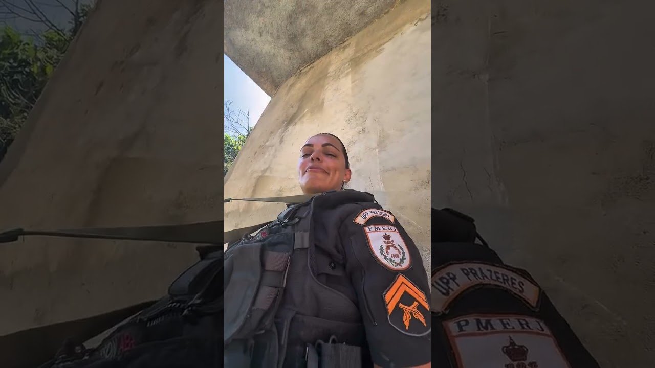Policial Feminina mostra a rotina de ser PM no Rio de Janeiro e indica a profissão para quem quiser fazer o concurso! E aí você se garante? Deixe a sua opinião. Policial Feminina mostra a rotina de ser PM no Rio de Janeiro e indica a profissão para quem quiser fazer o concurso! E aí você se garante? Deixe a sua opinião.
