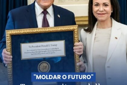 TRUMP ACEITA MEDALHA SIMBÓLICA DO NOBEL DA PAZ DAS MÃOS DE MARÍA CORINA TRUMP ACEITA MEDALHA SIMBÓLICA DO NOBEL DA PAZ DAS MÃOS DE MARÍA CORINA