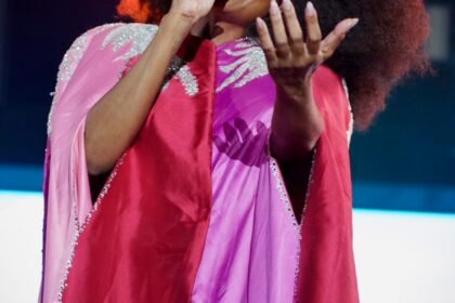 NO FESTIVAL PERNAMBUCO MEU PAÍS. NA ILHA DE ITAMARACÁ A CANTORA GABY AMARANTOS ABRILHANTOU A NOITE COM AS SUAS MÚSICAS MARCANTES.