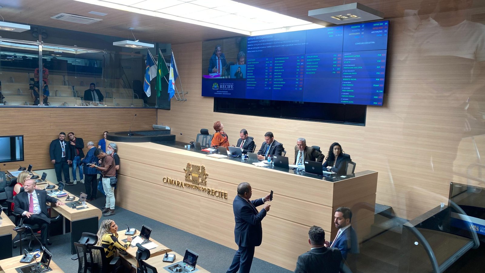 CÂMARA DO RECIFE ARQUIVA PEDIDO DE IMPEACHMENT CONTRA JOÃO CAMPOS; DENÚNCIA REJEITADA POR 25 VOTOS