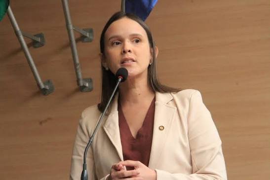 Flavia de nadeje ex-basse do Prefeito João Campos assina pedido de CPI