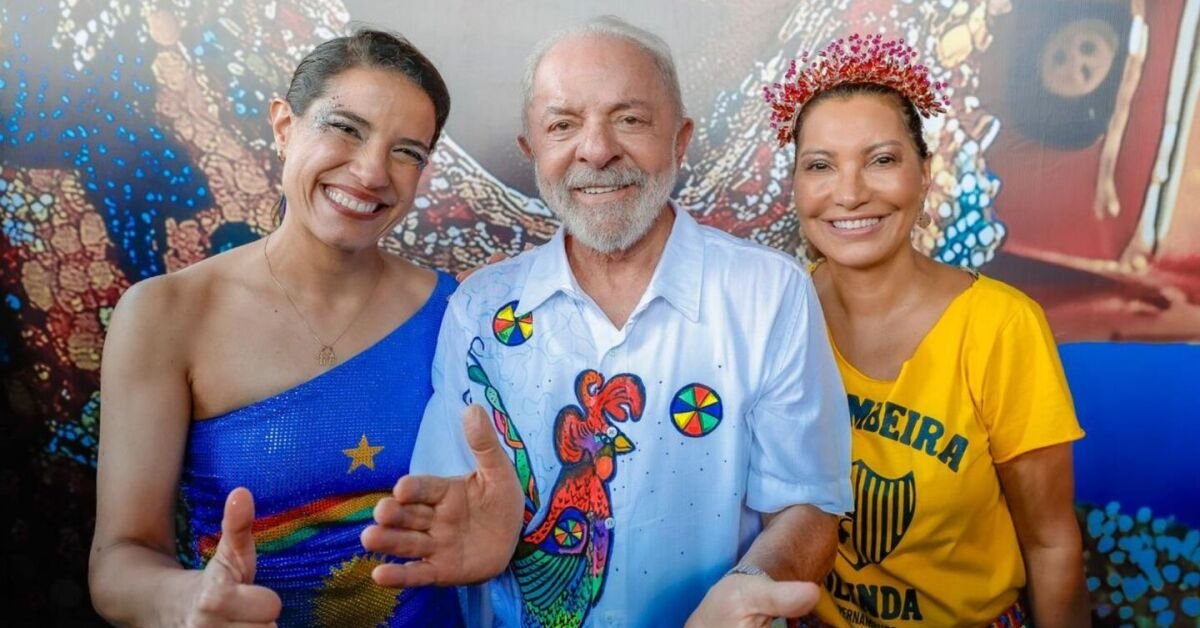 NO GALO DA MADRUGADA, GOVERNADORA RAQUEL LYRA RECEBE O PRESIDENTE LULA E DESTACA FORÇA DO CARNAVAL DE PERNAMBUCO